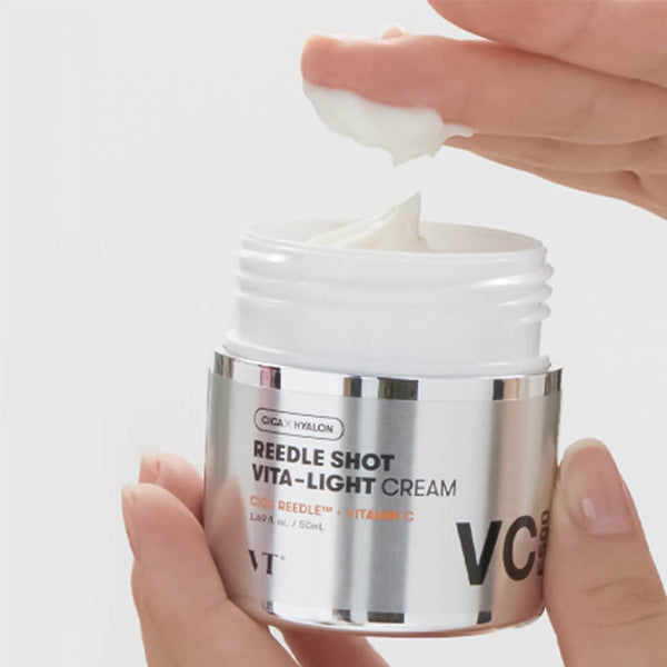 Veseliga un starojosa ada pec VT Cosmetics Reedle Shot Vita-Light krema lietosanas
