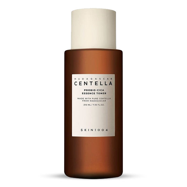 SKIN1004 Madagascar Centella Probio-Cica Essence – Korejas kosmētika, esence ar Centella Asiatica un probiotiku kompleksu, kas dziļi mitrina, nomierina ādu un palīdz atjaunot tās veselīgu līdzsvaru.