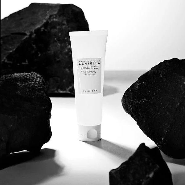 Attīrošs gels-putas sejas mirdzumam | skin1004 Madagascar Centella Tone Brightening cleansing gel foam