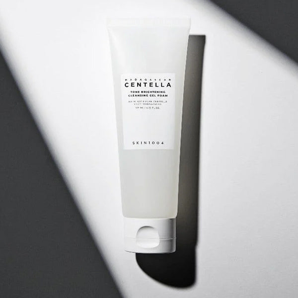 Attīrošs gels-putas sejas mirdzumam | skin1004 Madagascar Centella Tone Brightening cleansing gel foam