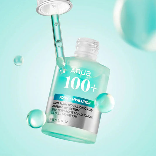 Seruma kapsulu tekstūras tuvplāns uz ādas