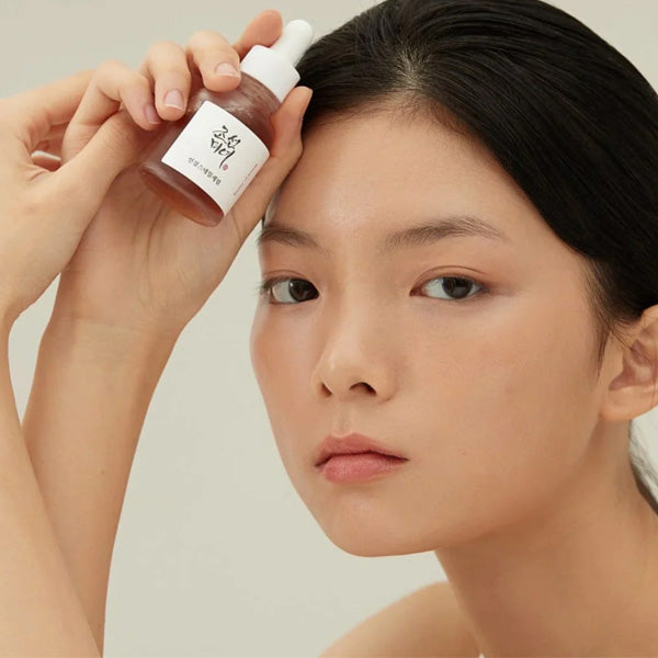 Beauty of Joseon Revive Serum lietošana ādas kopšanai mājās