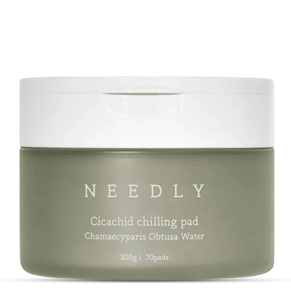 Needly Cicachid Chilling Pad — nomierinoši sejas spilventiņi uz baltas virsmas