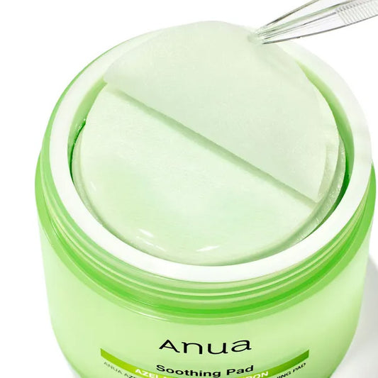 Nomierinošie spilventiņi ar azelīnskābi un hialuronskābi – Anua produktu tuvplāns