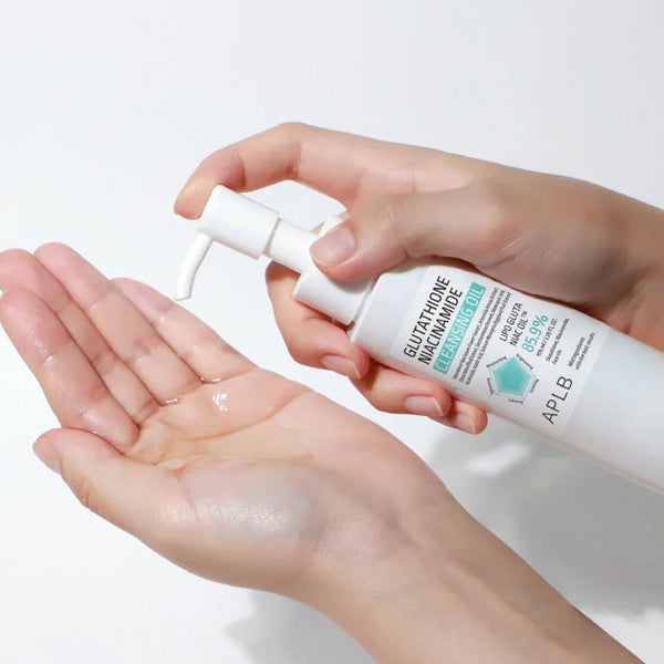 APLB Glutathione Niacinamide attīrošās eļļas pienainā emulsijas tekstūra