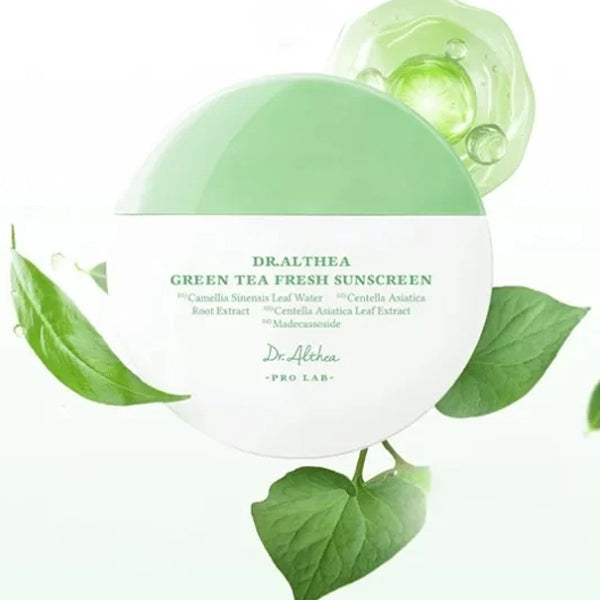 Dr. Althea Green Tea sauleskrēma vieglā gēla-esences tekstūra bez lipīguma tuvplānā