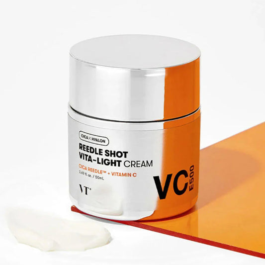 Gaisiga un maiga VT Cosmetics Reedle Shot Vita-Light krema tekstura sejas mitrinasanai