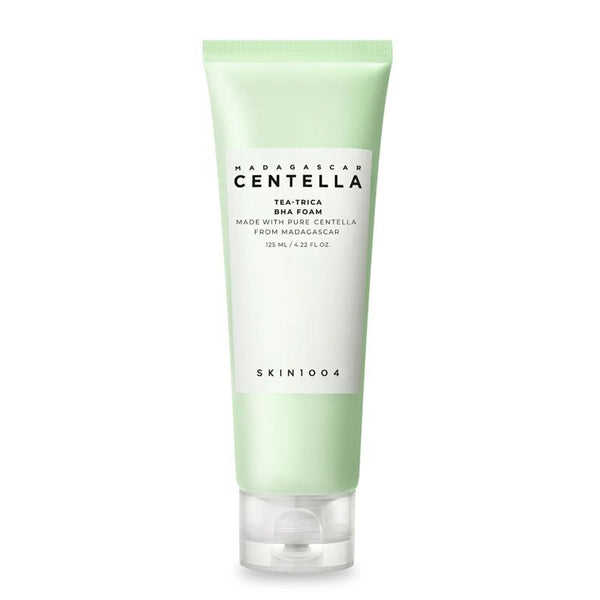 SKIN1004 Madagascar Centella Tea-Trica BHA Foam – Korejas kosmētika, attīrošas putas ar Centella Asiatica un Tea Tree ekstraktiem, kas dziļi attīra poras un samazina tauku izdalīšanos.