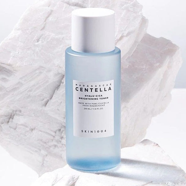 Madagascar Centella Hyalu-Cica Brightening Toner - sejas ādu izgaismojošs toneris