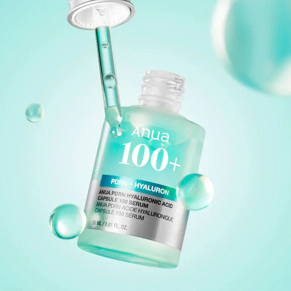 Seruma kapsulu tekstūras tuvplāns uz ādas