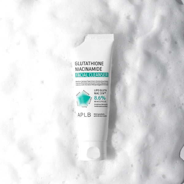 APLB Glutathione Niacinamide mazgāšanas līdzekļa krēmīgā un blīvā putu tekstūra