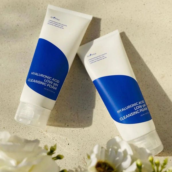 Attīrošas krēmveida putas sejai ar zemu pH līmeni | Isntree Hyaluronic Acid Low - pH Cleansing Foam - KOORE