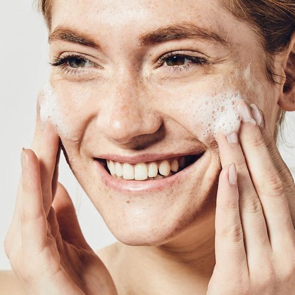 Attīrošas putas sejai ar tējas koka ekstraktu | skin1004 Madagascar Centella Tea - Trica BHA Foam - KOORE