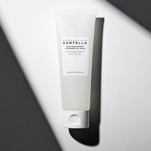 Attīrošs gels - putas sejas mirdzumam | skin1004 Madagascar Centella Tone Brightening cleansing gel foam - KOORE