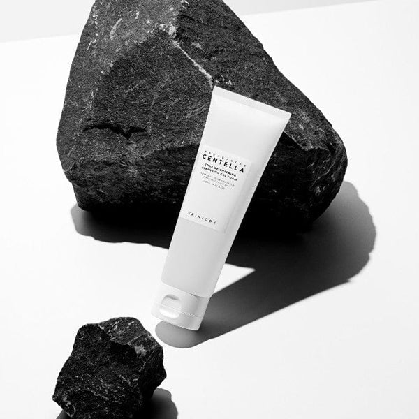 Attīrošs gels - putas sejas mirdzumam | skin1004 Madagascar Centella Tone Brightening cleansing gel foam - KOORE