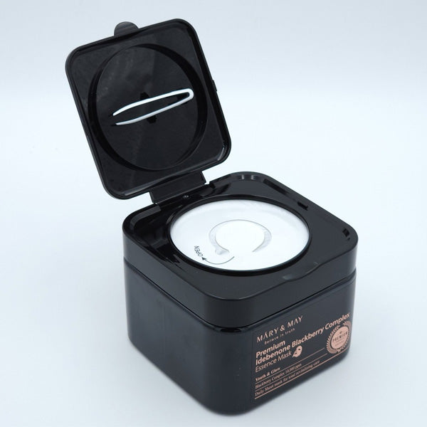 Intensīvi mitrināta un starojoša āda pēc Mary & May maskas