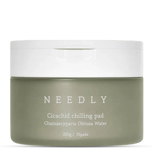 Needly Cicachid Chilling Pad — nomierinoši sejas spilventiņi uz baltas virsmas