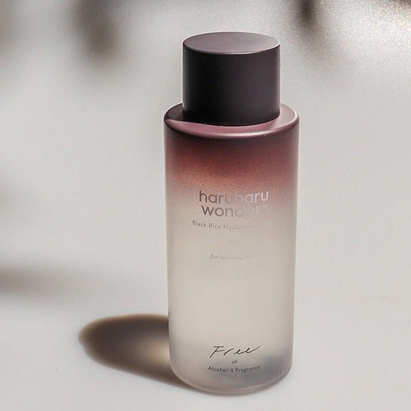 Toneris ar melno rīsu ekstraktu un hialuronskābi | Haruharu Wonder Black Rice Hyaluronic Toner Fragrance Free - KOORE